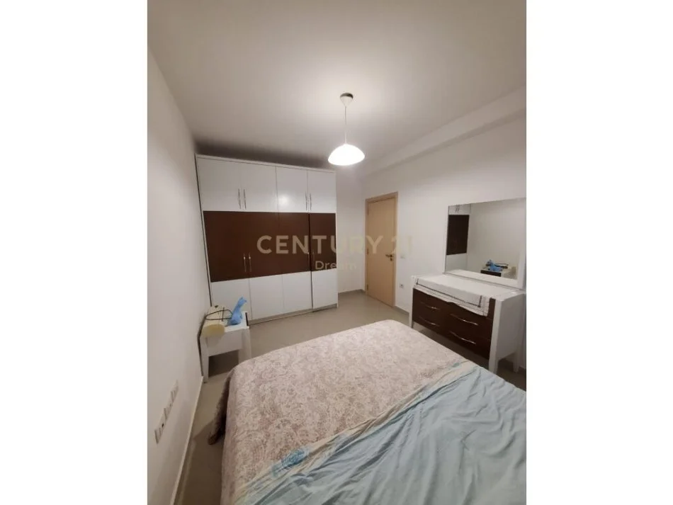 Tirane, jepet me qera apartament 2+1 , 90 m² 450 € (FRESK)