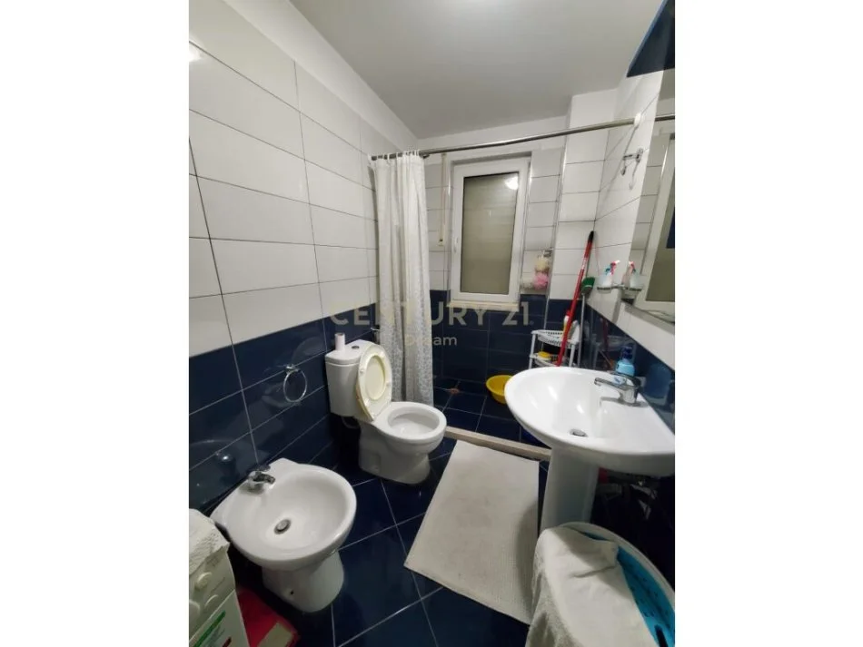 Tirane, jepet me qera apartament 2+1 , 90 m² 450 € (FRESK)
