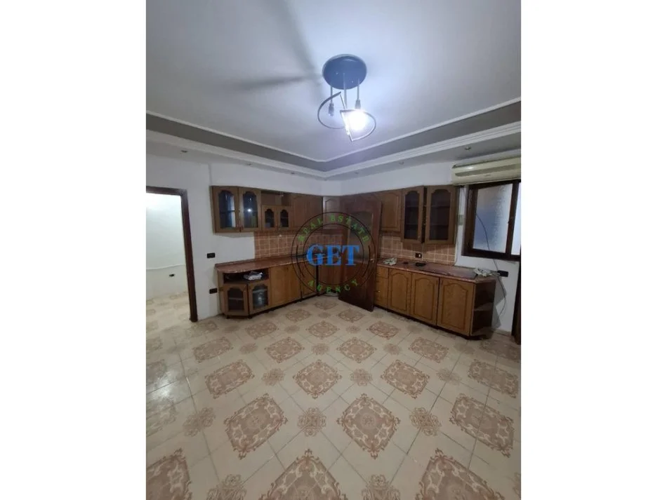 Durres, jepet me qera apartament 2+1 Kati 1, 75 m² 300 € (Drejtoria e Policise)