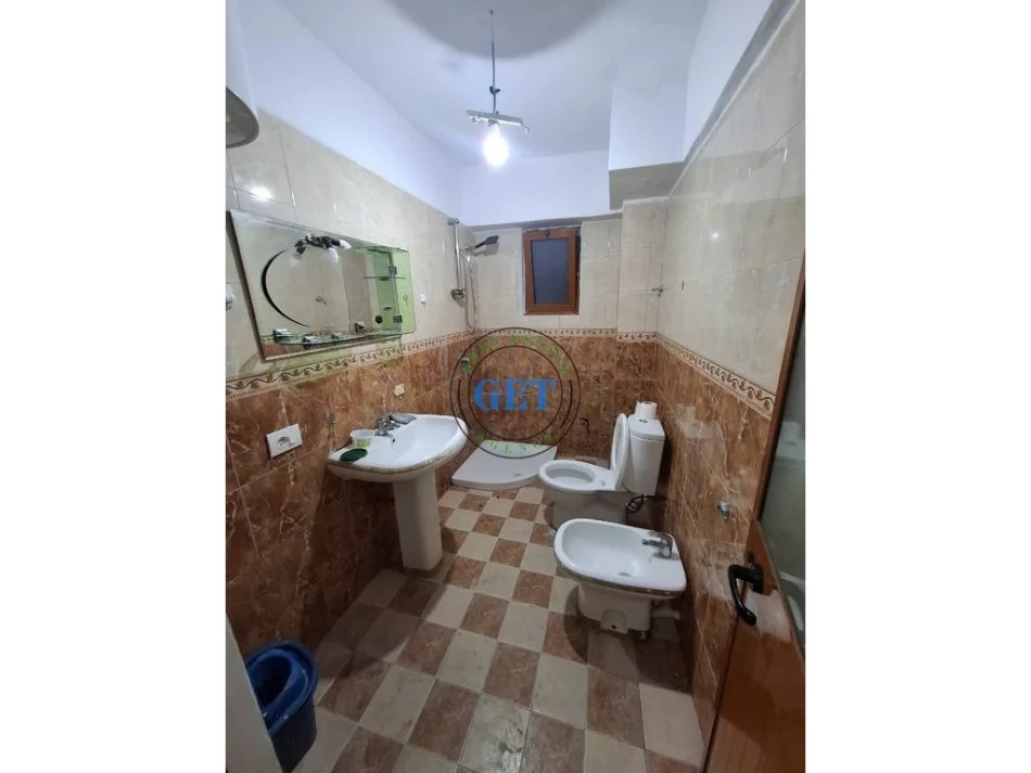 Durres, jepet me qera apartament 2+1 Kati 1, 75 m² 300 € (Drejtoria e Policise)