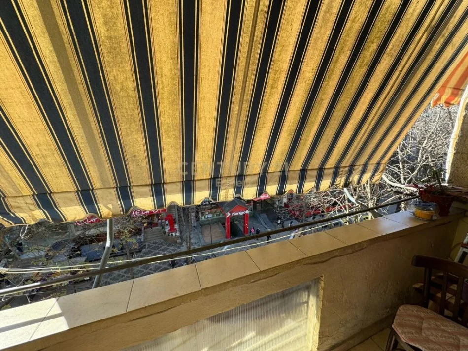 Tirane, jepet me qera apartament 2+1+Ballkon Kati 5, 58 m² 500 € (Sheshi Willson)