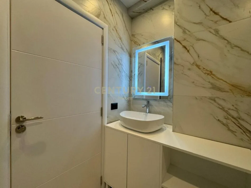 Tirane, jepet me qera apartament 1+1 Kati 5, 65 m² 700 € (hoxha tahsim)