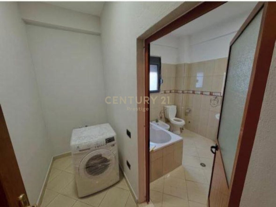 Tirane, shitet apartament 3+1 Kati 3, 135 m² 190.000 € (Vilat Gjermane)