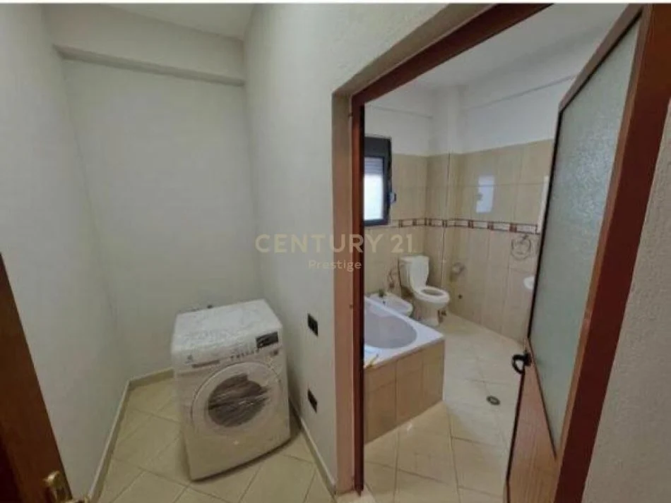 Tirane, shitet apartament 3+1 Kati 3, 135 m² 190.000 € (Vilat Gjermane)