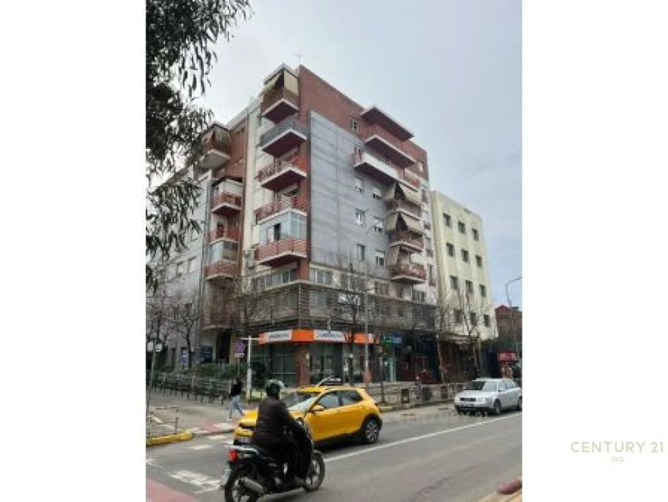 Tirane, jepet me qera ambjent biznesi Kati 1, 400 m² 3.800 € 