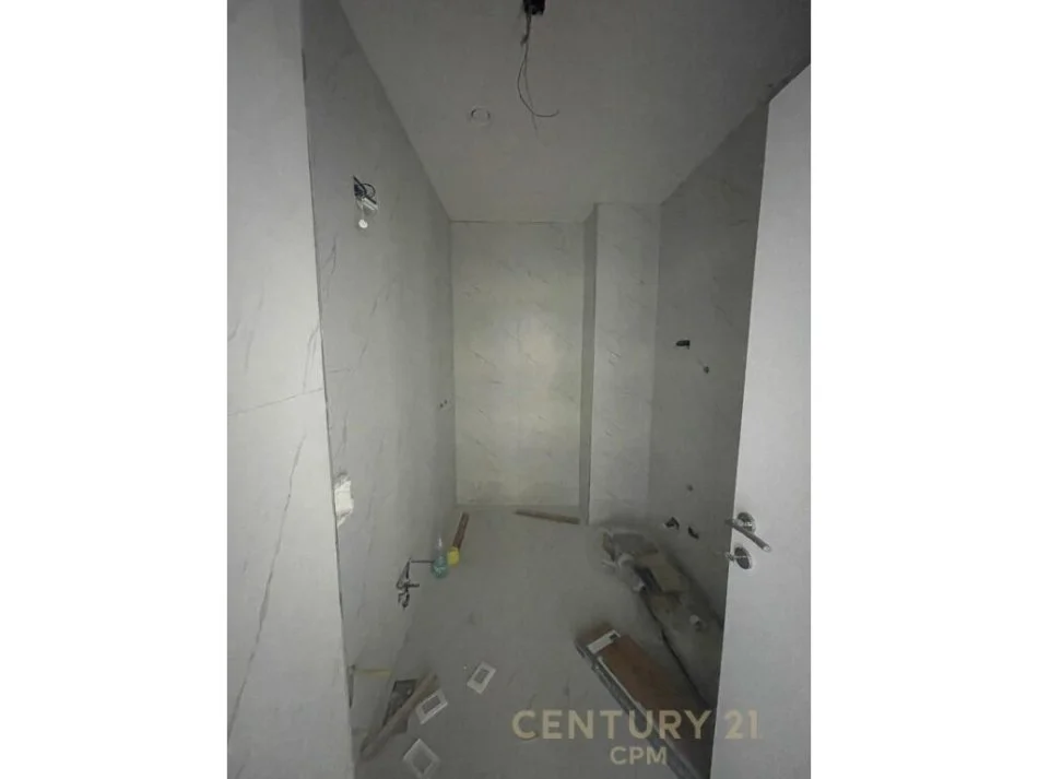 Tirane, jap me qera zyre , 101 m² 1.500 € (Liqeni i Tiranës)