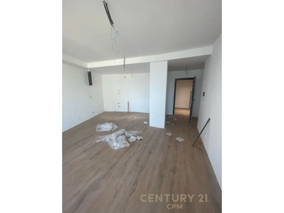 Tirane, jap me qera zyre , 101 m² 1.500 € (Liqeni i Tiranës)