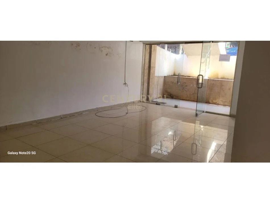 Tirane, shitet dyqan Kati 0, 46 m² 80.000 € (Siri Kodra)