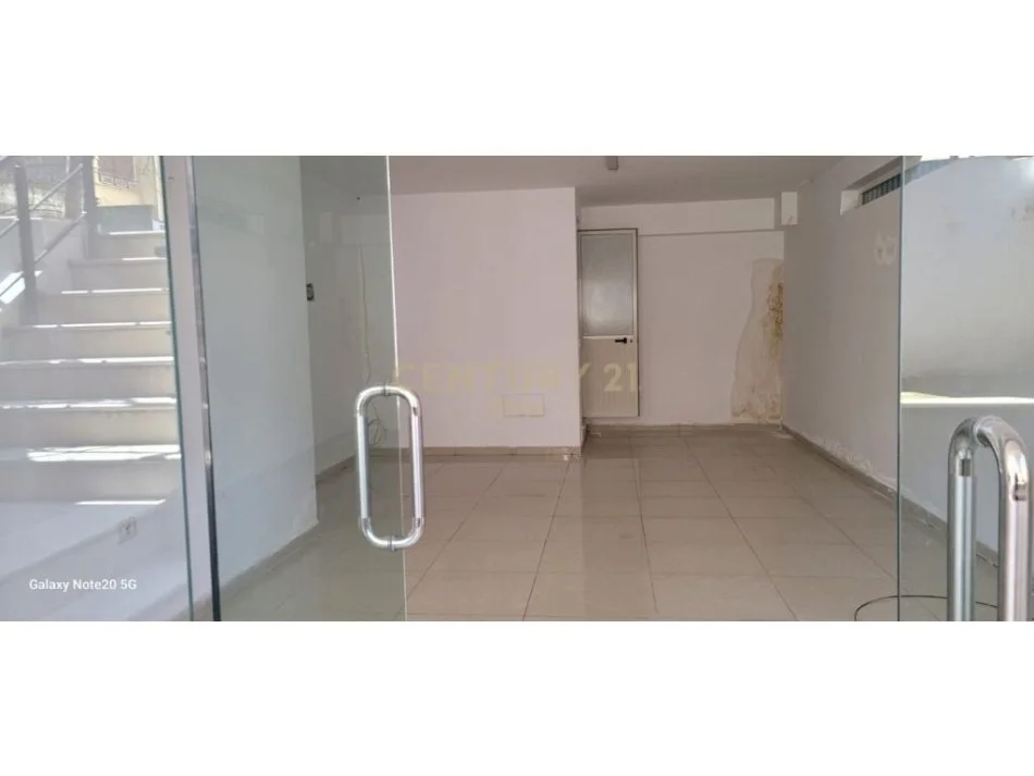 Tirane, shitet dyqan Kati 0, 46 m² 80.000 € (Siri Kodra)