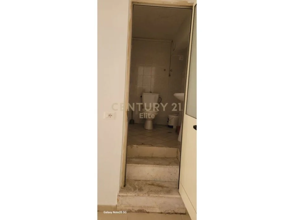 Tirane, shitet dyqan Kati 0, 46 m² 80.000 € (Siri Kodra)