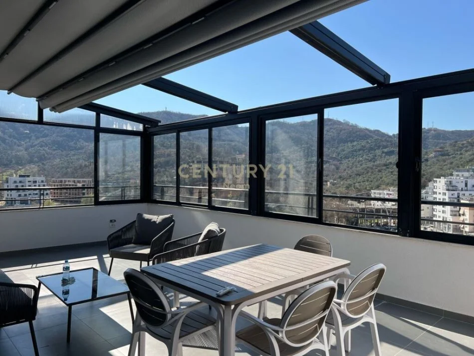 Tirane, jepet me qera apartament+verande | Penthouse 2+1+Aneks+Ballkon Kati 5, 148 m² 1.800 € (Neom109848)
