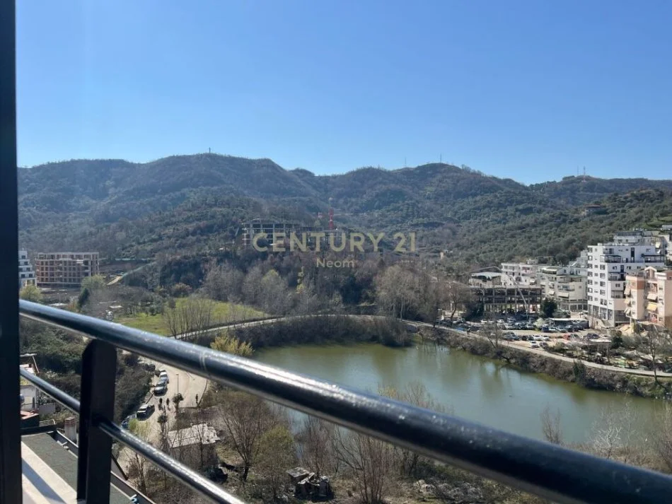 Tirane, jepet me qera apartament+verande | Penthouse 2+1+Aneks+Ballkon Kati 5, 148 m² 1.800 € (Neom109848)