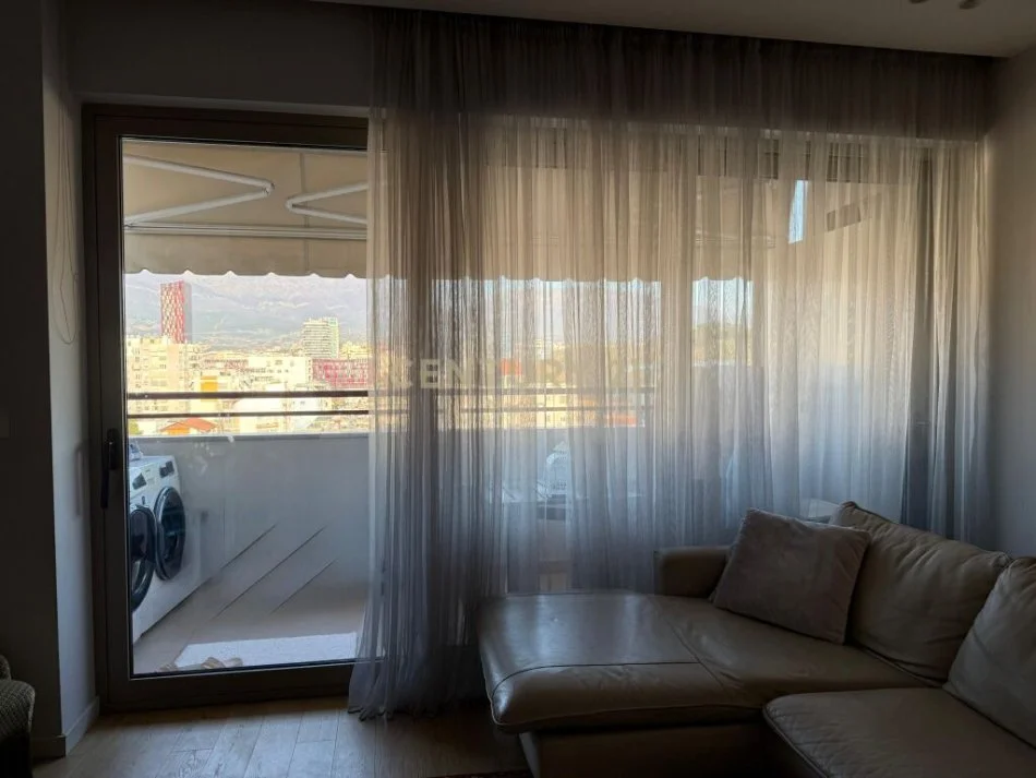 Tirane, jepet me qera apartament 1+1+Aneks+Ballkon Kati 9, 100 m² 1.000 € (Neom109917)