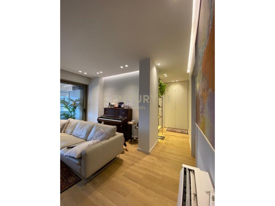 Tirane, jap me qera apartament 1+1 , 100 m² 1.000 € (Liqeni i Tiranës)