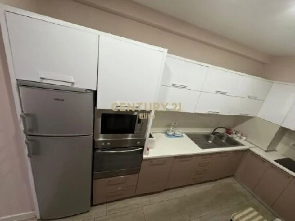 Tirane, jepet me qera apartament 1+1 Kati 2, 56 m² 620 € (Pazari i ri)