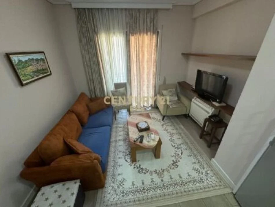 Tirane, jepet me qera apartament 1+1 Kati 2, 56 m² 620 € (Rruga Tefta Tashko, prane gjimnazit Ismail Qemali)