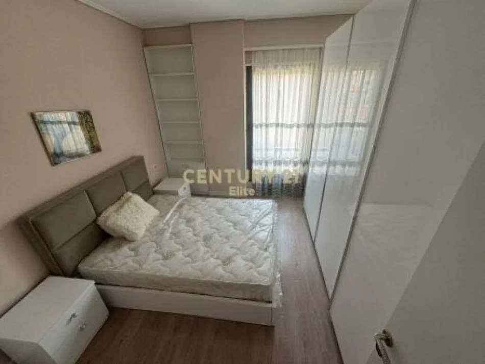 Tirane, jepet me qera apartament 1+1 Kati 2, 56 m² 620 € (Pazari i ri)