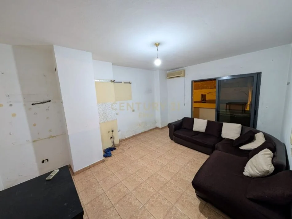 Tirane, shitet apartament 1+1 Kati 3, 90 m² 141.000 € (Rruga e Dibres)
