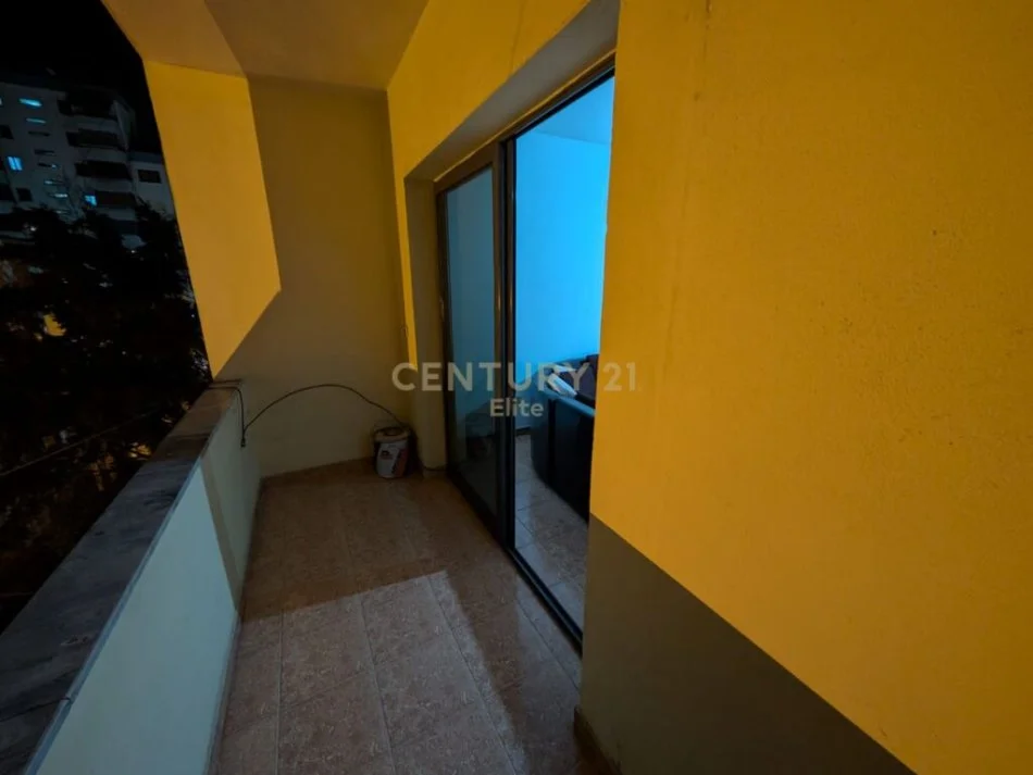 Tirane, shitet apartament 1+1 Kati 3, 90 m² 141.000 € (Rruga e Dibres)