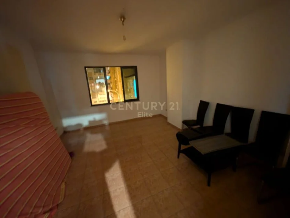 Tirane, shitet apartament 1+1 Kati 3, 90 m² 141.000 € (Rruga e Dibres)