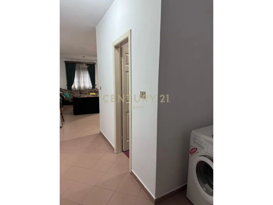 Tirane, jepet me qera apartament Kati 7, 100 m² 900 € 