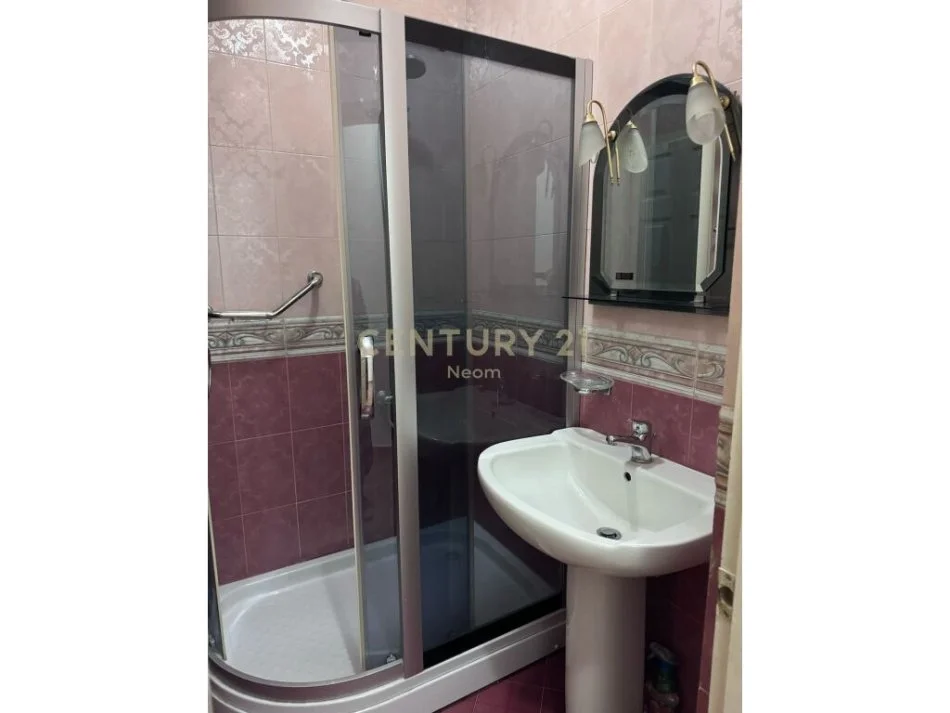 Tirane, jepet me qera apartament Kati 7, 100 m² 900 € 