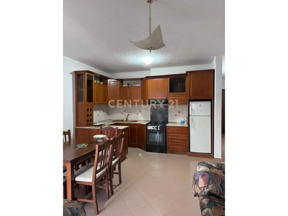 Tirane, jepet me qera apartament Kati 7, 100 m² 900 € 