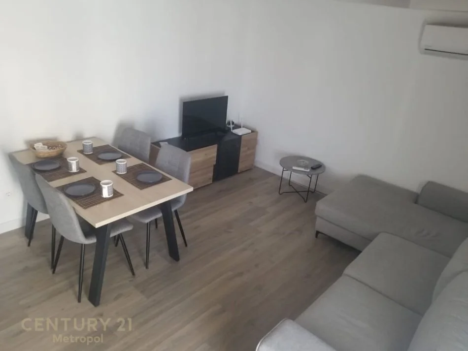 Tirane, jepet me qera Vile 1+1 Kati 3, 65 m² 650 € (selite)
