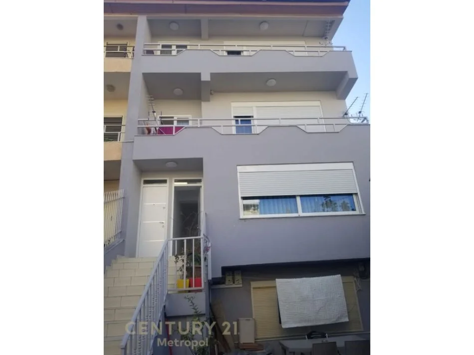 Tirane, jepet me qera Vile 1+1 Kati 3, 65 m² 650 € (selite)