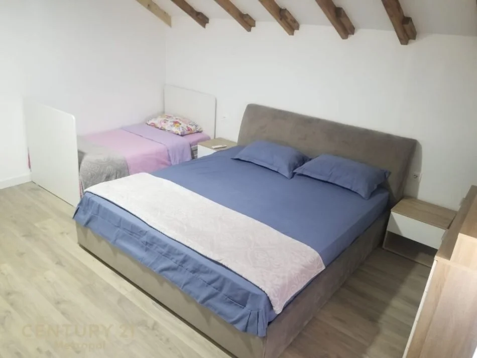 Tirane, jepet me qera Vile 1+1 Kati 3, 65 m² 650 € (selite)