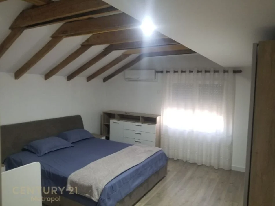 Tirane, jepet me qera Vile 1+1 Kati 3, 65 m² 650 € (selite)