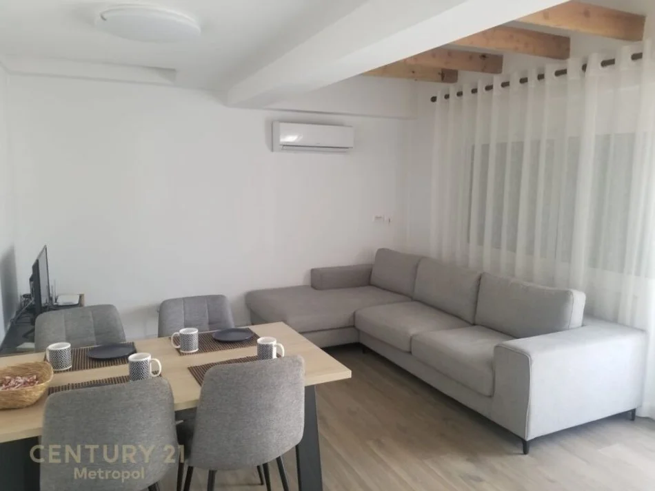 Tirane, jepet me qera Vile 1+1 Kati 3, 65 m² 650 € (selite)
