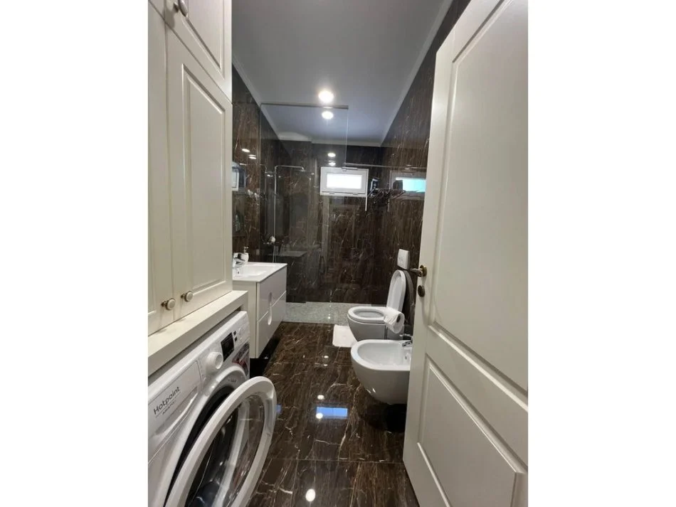 Tirane, shes apartament 2+1 Kati 3, 109 m² 270.000 € (Liqeni i Thate)