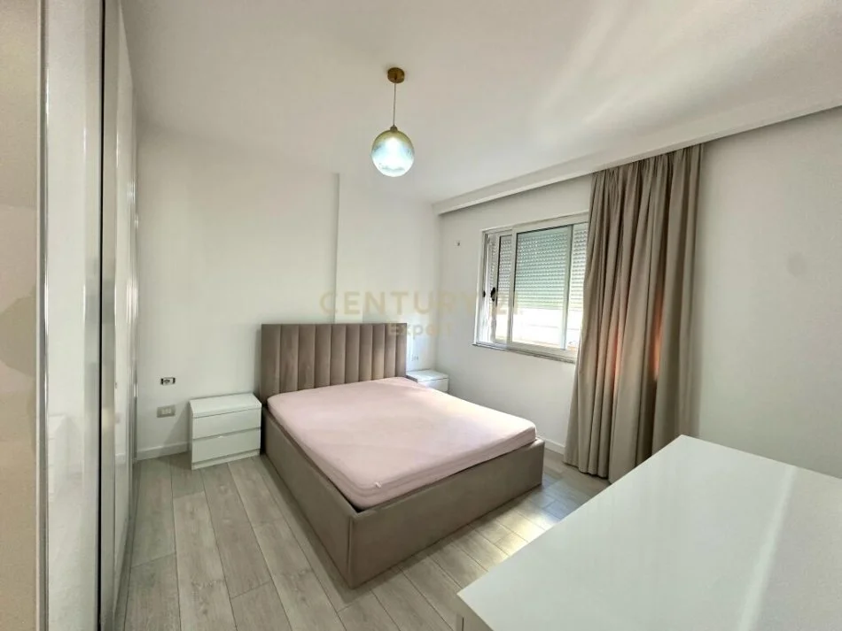 Tirane, jepet me qera apartament 2+1 Kati 4, 91 m² 600 € (kodra e diellit)