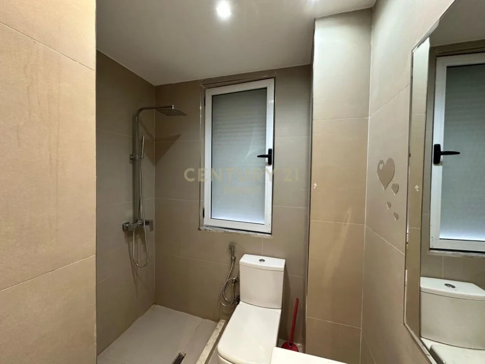 Tirane, jepet me qera apartament 2+1 Kati 4, 91 m² 600 € (kodra e diellit)