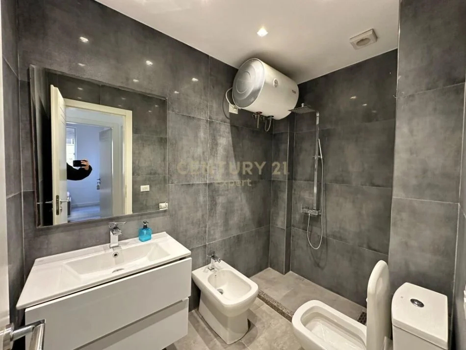 Tirane, jepet me qera apartament 2+1 Kati 4, 91 m² 600 € (kodra e diellit)