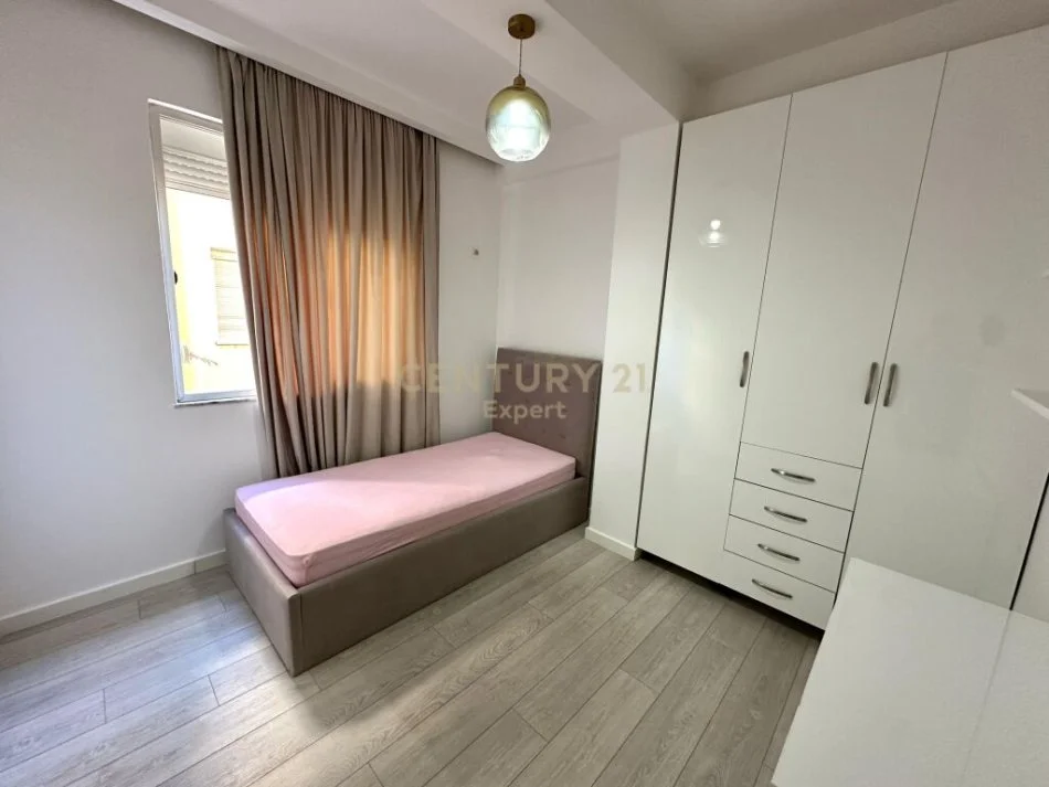 Tirane, jepet me qera apartament 2+1 Kati 4, 91 m² 600 € (kodra e diellit)