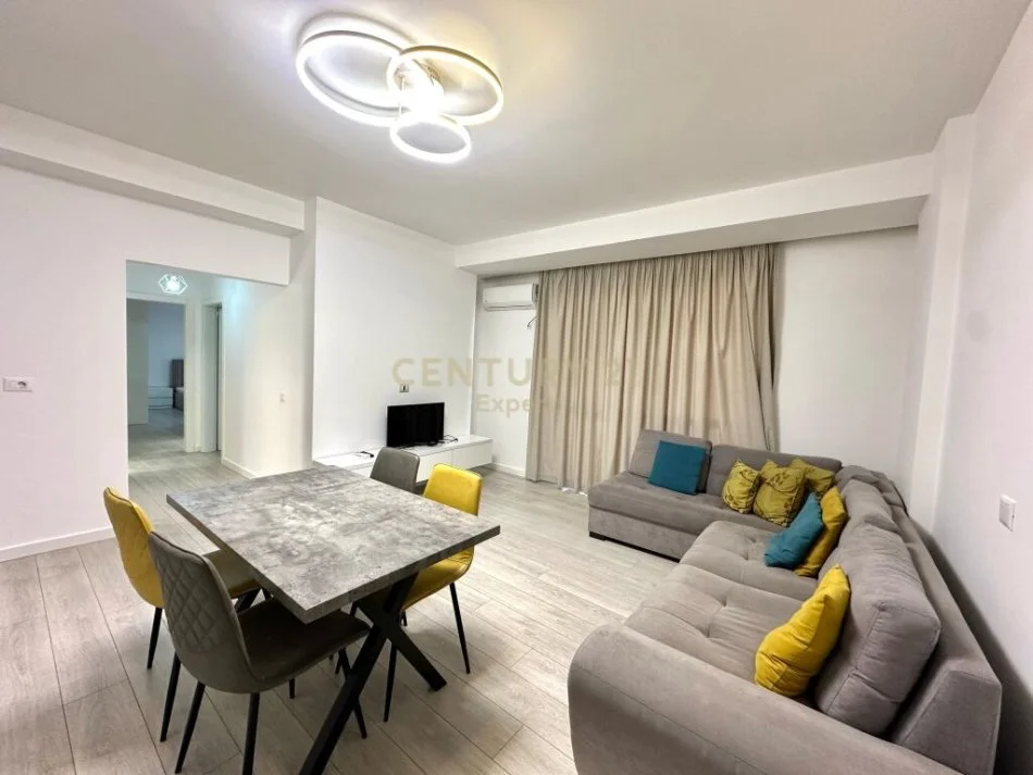 Tirane, jepet me qera apartament 2+1 Kati 4, 91 m² 600 € (kodra e diellit)
