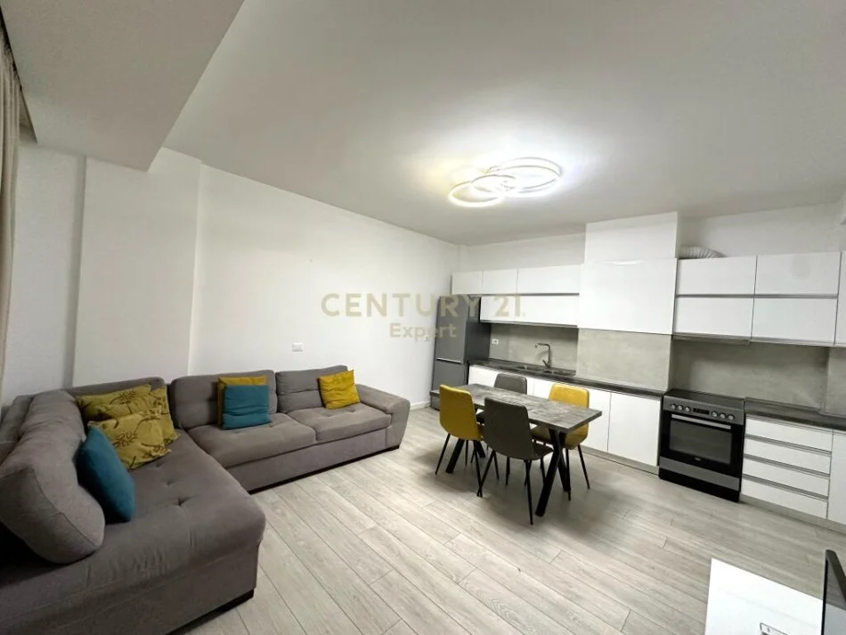 Tirane, jepet me qera apartament 2+1 Kati 4, 91 m² 600 € (kodra e diellit)