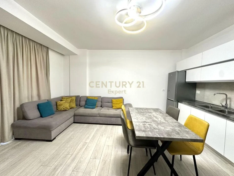 Tirane, jepet me qera apartament 2+1 Kati 4, 91 m² 600 € (kodra e diellit)