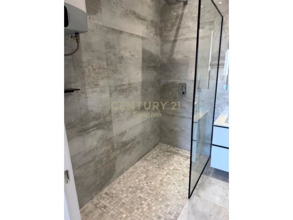 Tirane, jepet me qera apartament 2+1+Ballkon Kati 6, 110 m² 1.200 €