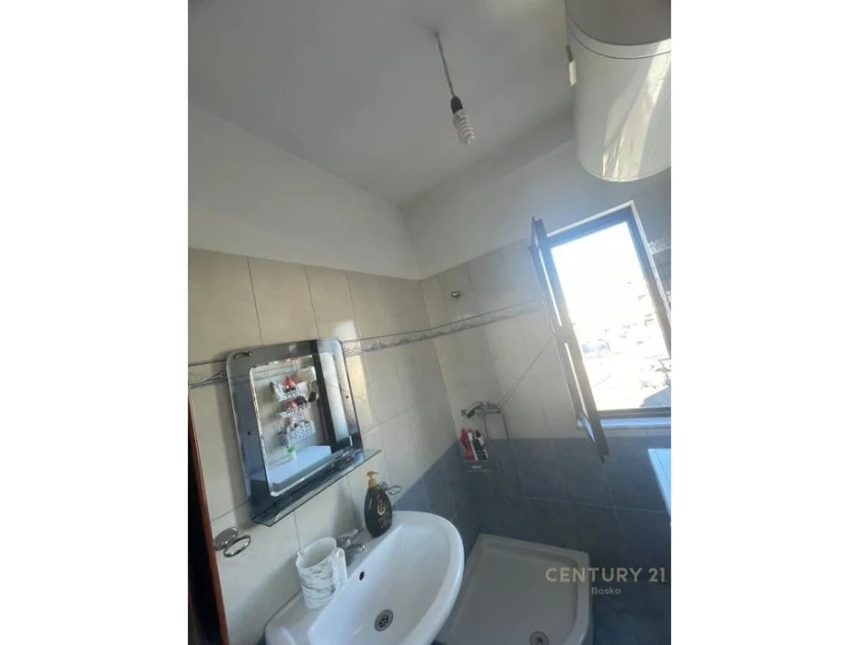 Tirane, jepet me qera apartament Kati 4, 70 m² 400 € 