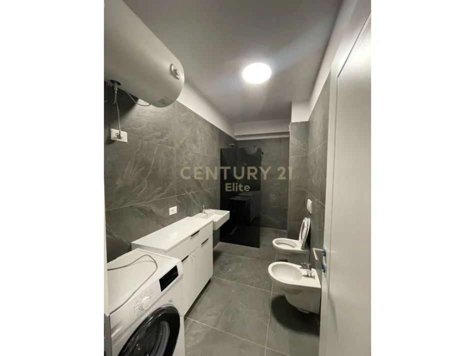 Tirane, jepet me qera apartament 1+1 Kati 5, 57 m² 500 € (Bulevardi i Ri)