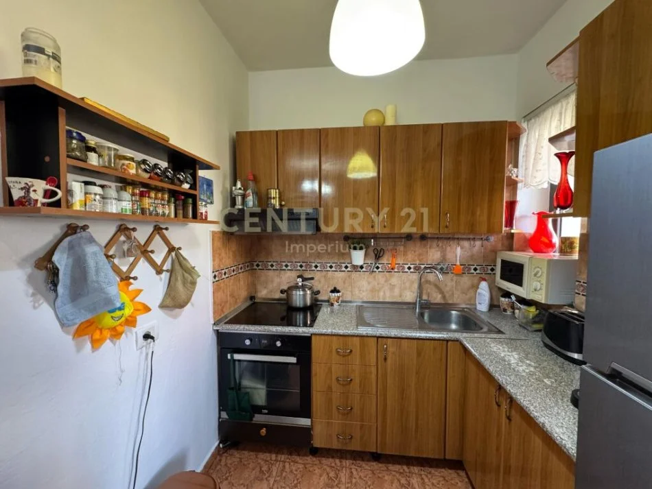 Tirane, jepet me qera Kati 3, 73 m² 550 € 