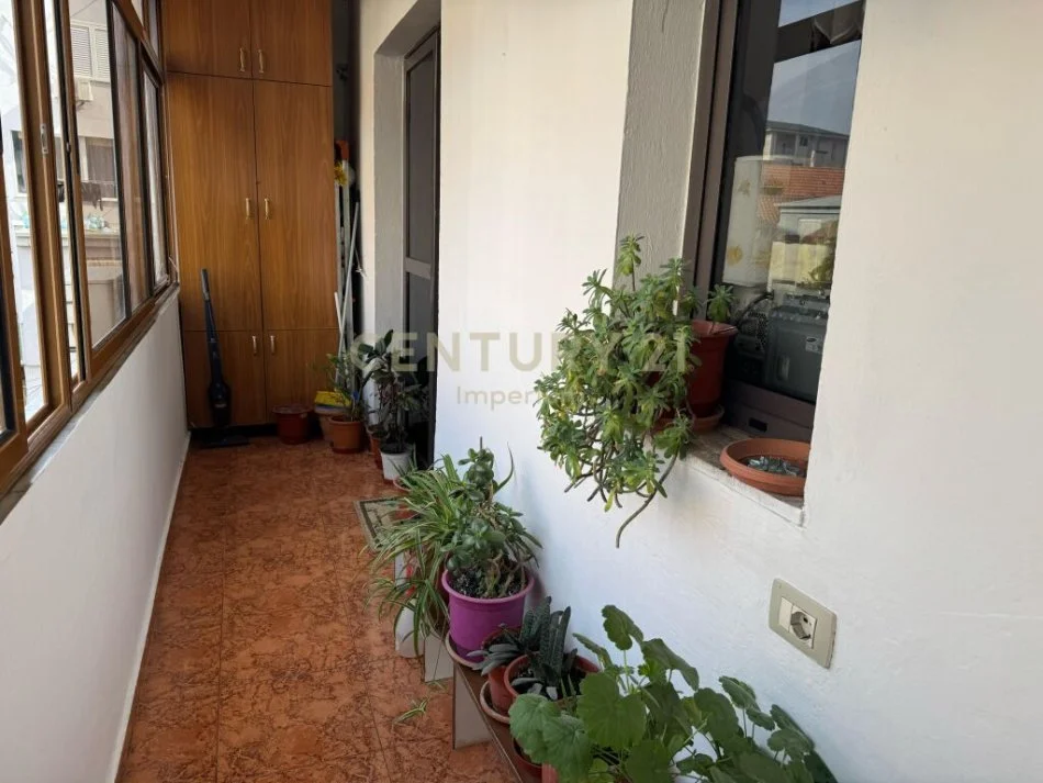 Tirane, jepet me qera Kati 3, 73 m² 550 € 