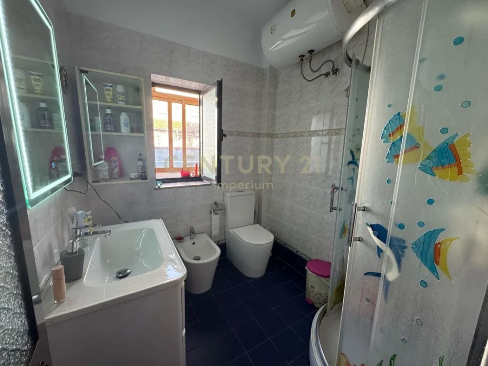 Tirane, jepet me qera Kati 3, 73 m² 550 € 