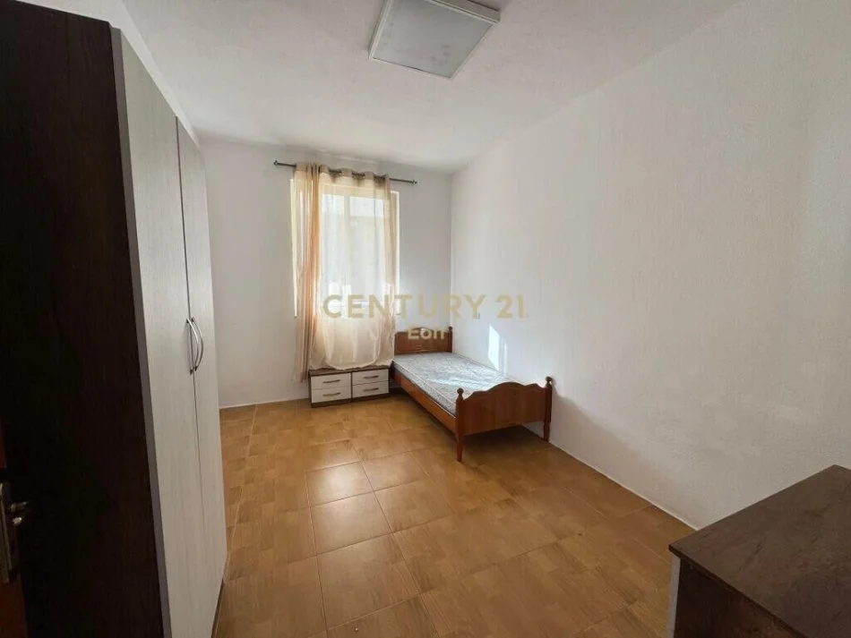 Tirane, shitet apartament , 131 m² 139.000 € 