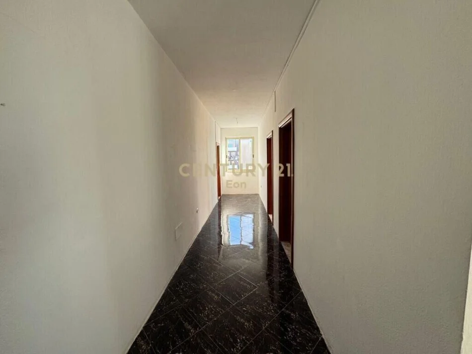 Tirane, shitet apartament , 131 m² 139.000 € 