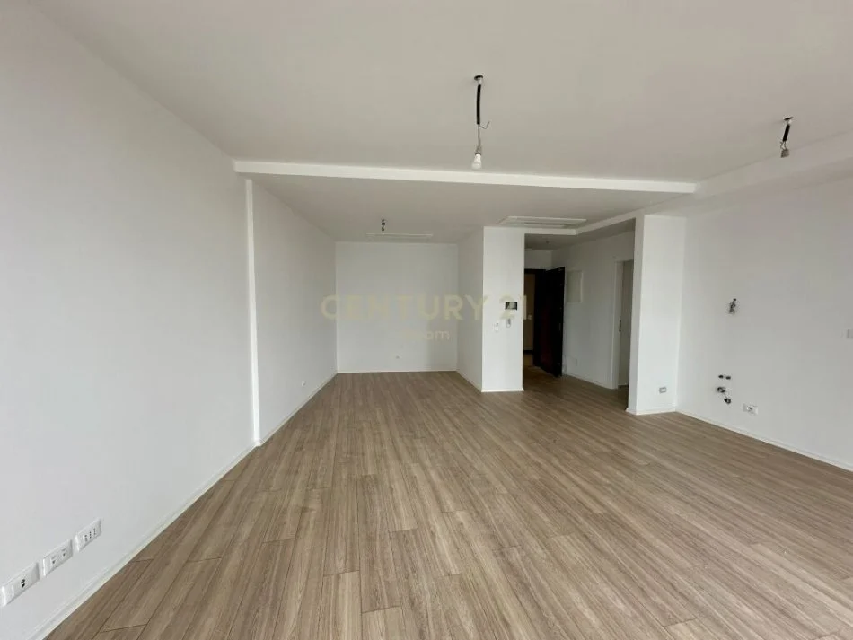Tirane, jepet me qera zyre Kati 3, 123 m² 1.550 € (Neom110181)