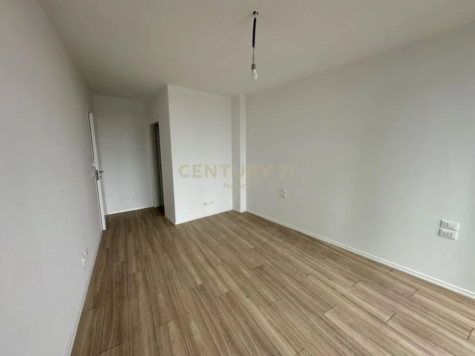 Tirane, jepet me qera zyre Kati 3, 123 m² 1.550 € (Neom110181)
